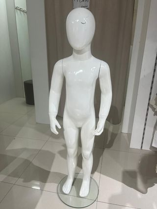Maniquí niño blanco