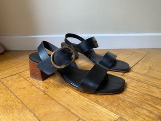 Sandalias negras tacón bajo