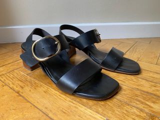 Sandalias negras tacón bajo