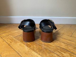 Sandalias negras tacón bajo