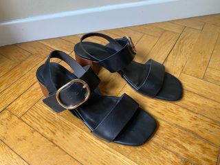 Sandalias negras tacón bajo