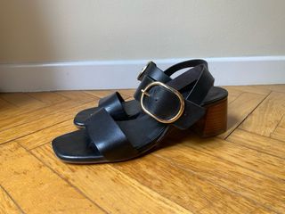 Sandalias negras tacón bajo