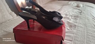 Zapatilla tacón negra Lorena Carrero