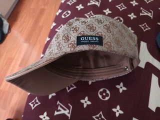 Gorra Guess beige y marrón