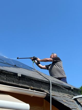 mantenimiento y limpieza de placas solares