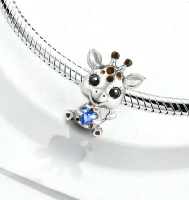 Charm Jirafa con Corazón Azul