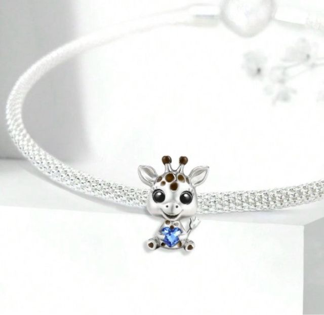 Charm Jirafa con Corazón Azul