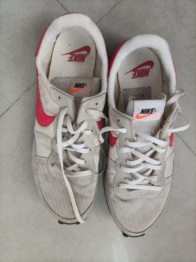 Zapatillas Nike rojas y blancas #45