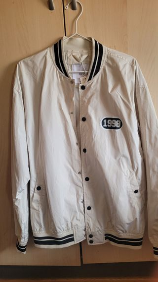 Cazadora bomber Bershka beige
