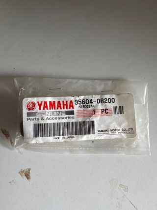 Tuerca Yamaha R6 95604-08200