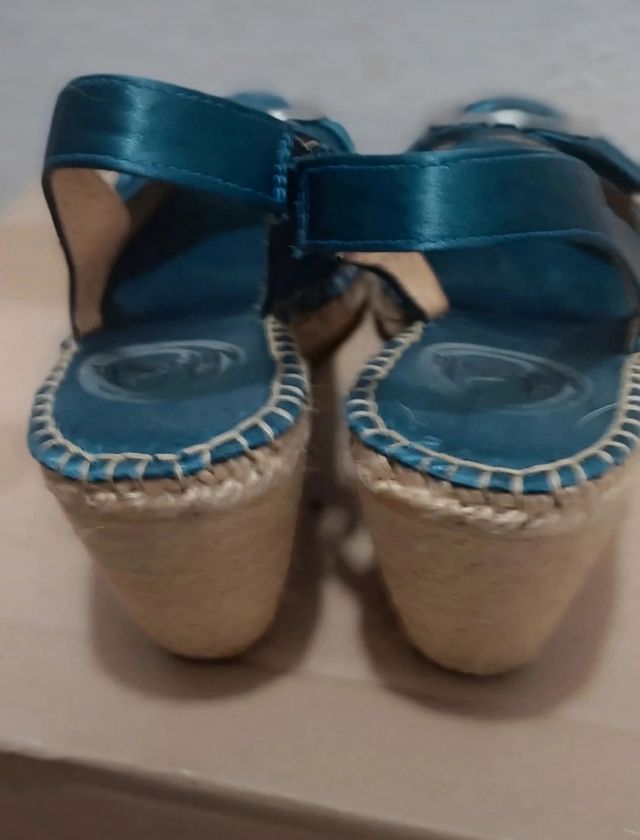 Sandalias cuña Vidorreta turquesa