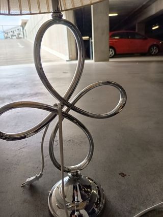 Lámpara de mesa metal - plateada