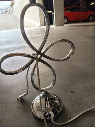 Lámpara de mesa metal - plateada