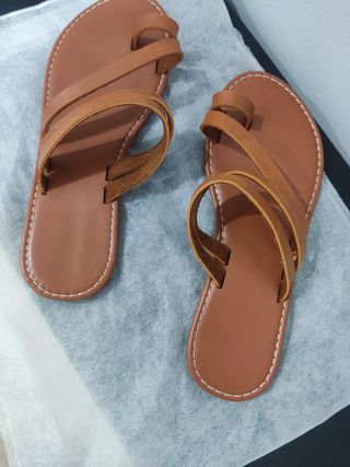 Sandalias planas marrones mujer