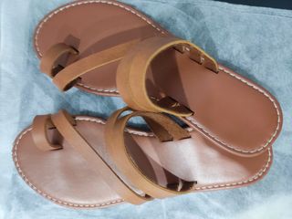 Sandalias planas marrones mujer