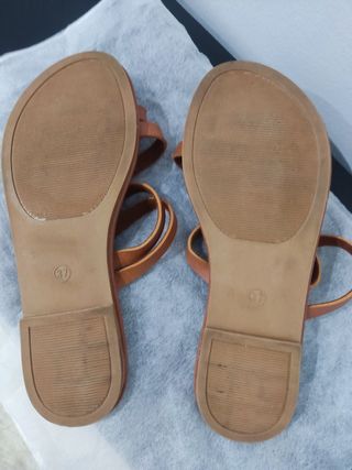 Sandalias planas marrones mujer