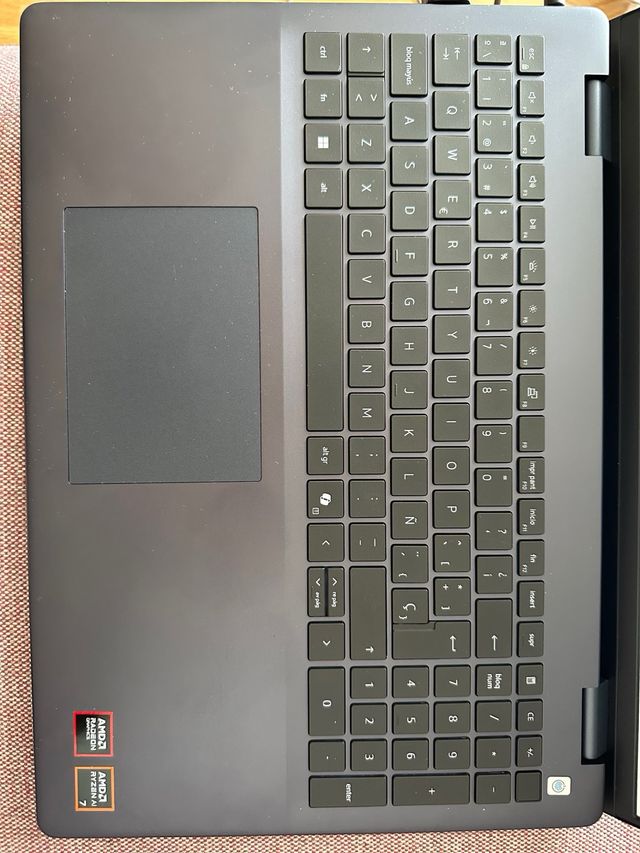 Dell Inspiron 16" 5645 Ryzen 8840U