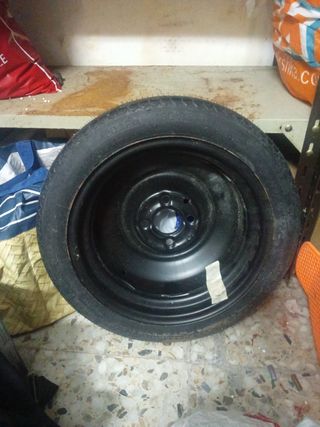 Rueda repuesto coche