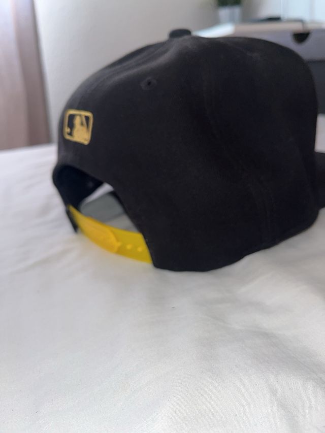 Gorra New Era Chicago Sox negra y dorada