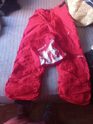 Pantalones esquí niño Pull&Bear rojos