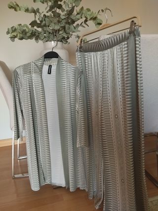 Traje pantalón. Nuevo