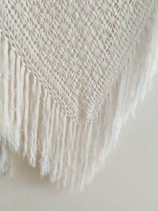 Mantón blanco crochet