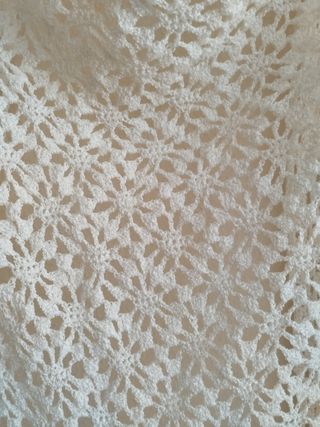Mantón blanco crochet