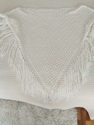 Mantón blanco crochet