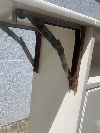 Mesa auxiliar blanca plegable de madera