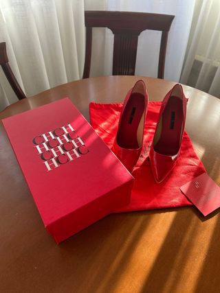 Tacones rojos Carolina Herrera