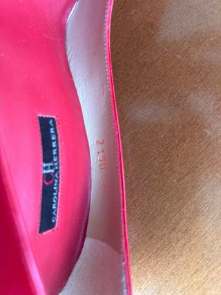 Tacones rojos Carolina Herrera
