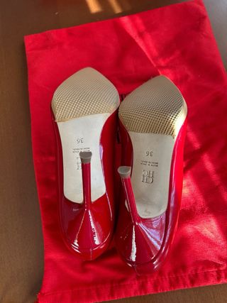 Tacones rojos Carolina Herrera