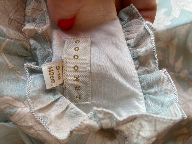 Vestido niña floral azul claro Marca Coconut.2024