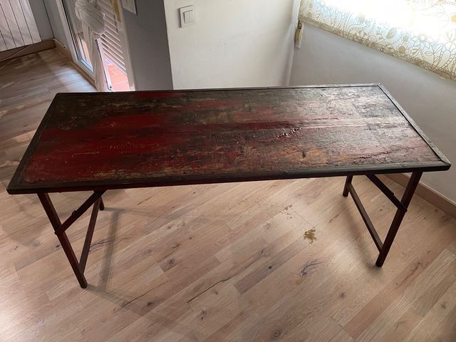 Tavolo pieghevole in ghisa e legno