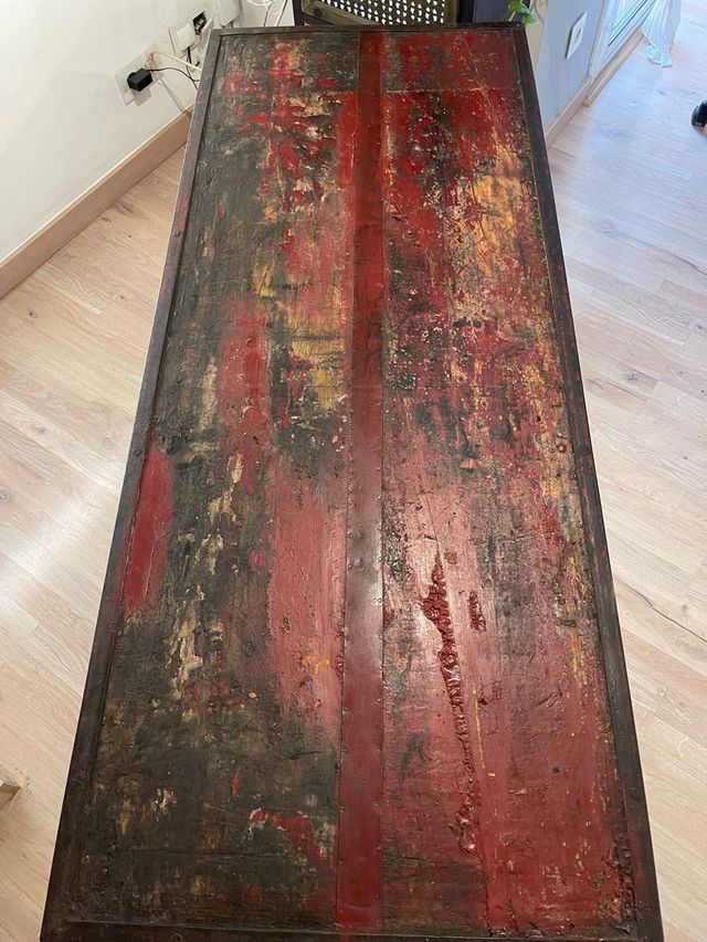 Tavolo pieghevole in ghisa e legno