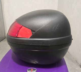 Baúl moto Kappa con parrilla.