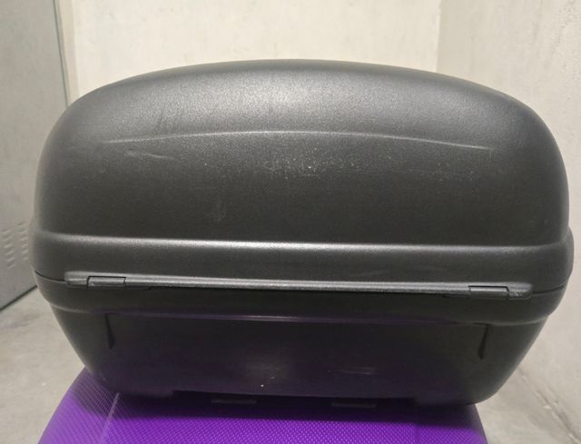 Baúl moto Kappa con parrilla.