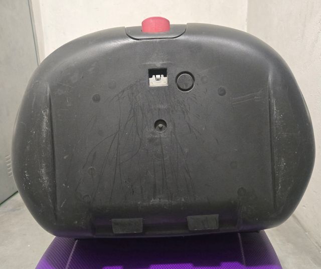 Baúl moto Kappa con parrilla.