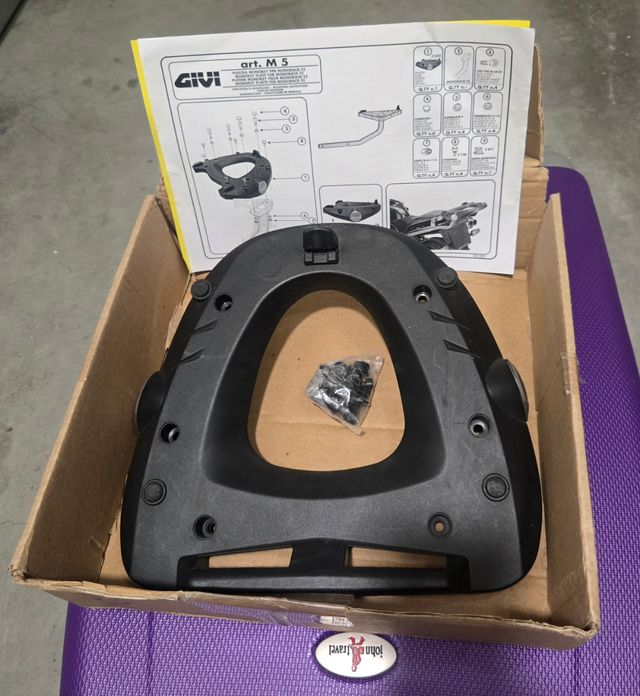 Baúl moto Kappa con parrilla.