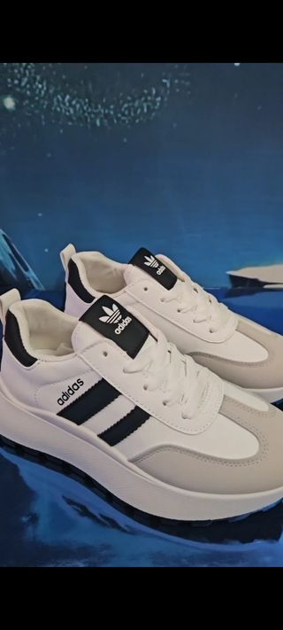 Zapatillas blancas,negra y gris 