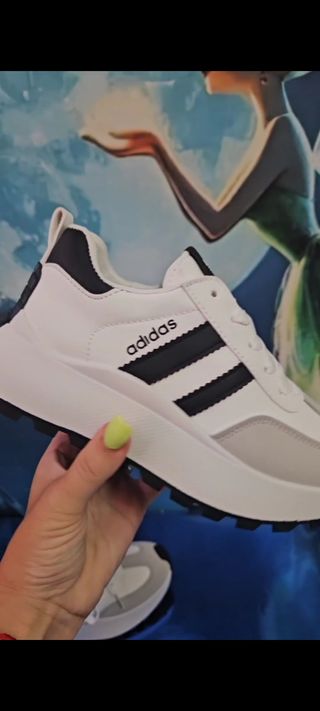 Zapatillas blancas,negra y gris 