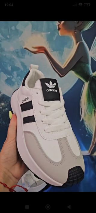 Zapatillas blancas,negra y gris 