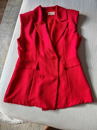 Traje rojo chaleco pantalón