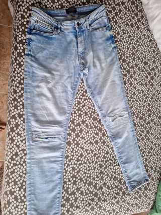 Jeans rotos azul claro