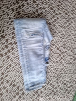 Jeans rotos azul claro