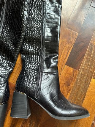 Botas altas negras efecto cocodrilo