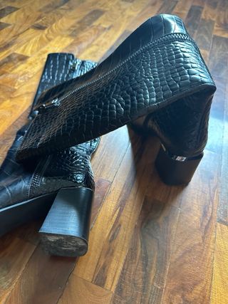 Botas altas negras efecto cocodrilo