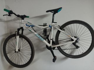 Bicicleta Berg - MTB blanca y Bicicleta Victoria 