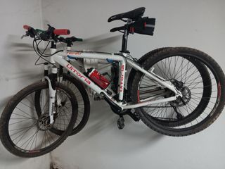 Bicicleta Berg - MTB blanca y Bicicleta Victoria 