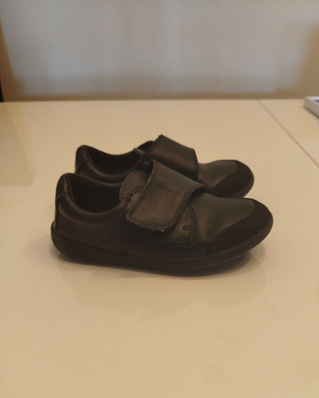 Zapatos escolares niñ@, tallas 25 y 26.